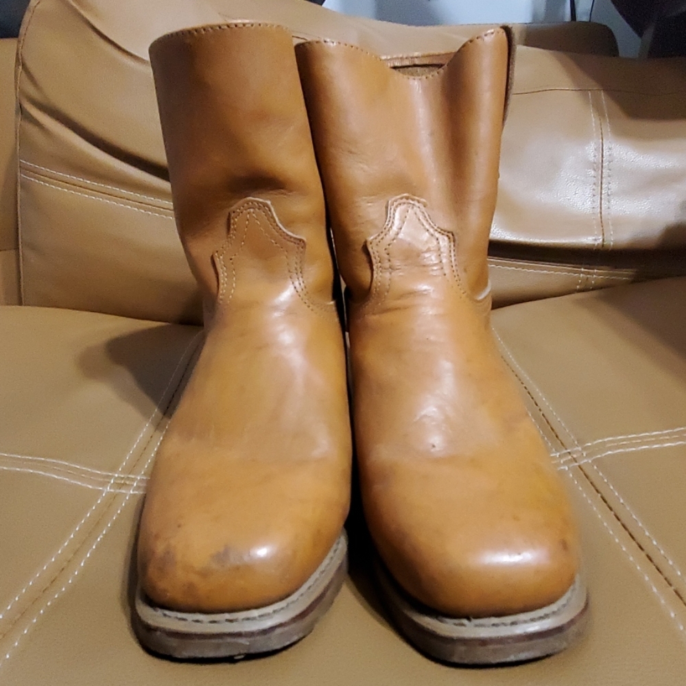 Great pair of size 9 Durango Boots